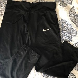 Nike cropped work out running leggings